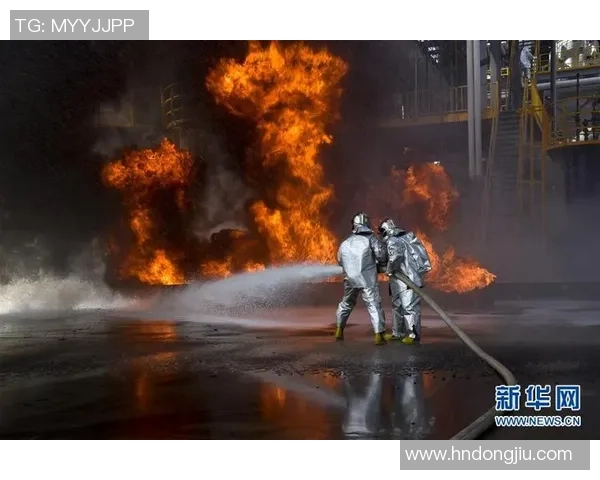 上海足球场突发火灾现场紧急疏散观众消防队全力扑救确保安全